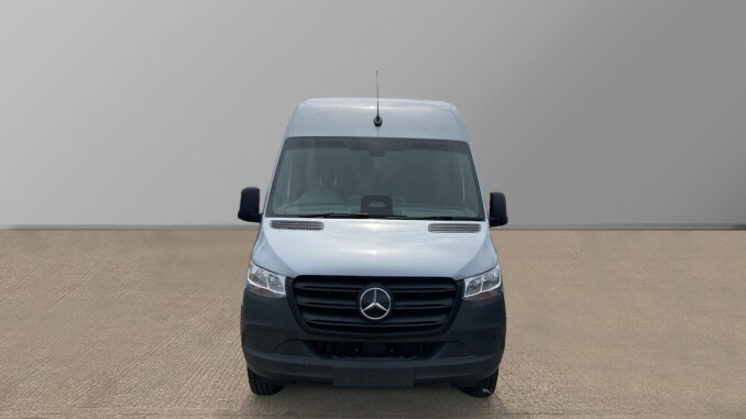 Mercedes-Benz Sprinter E314 L2 Electric Rwd 100kW 81kWh Pro Van Auto - Image 5